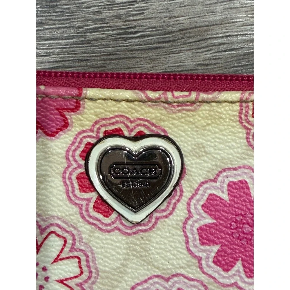Coach vintage Pink Floral Heart Wristlet Signature Monogram Zip Pouch Wallet